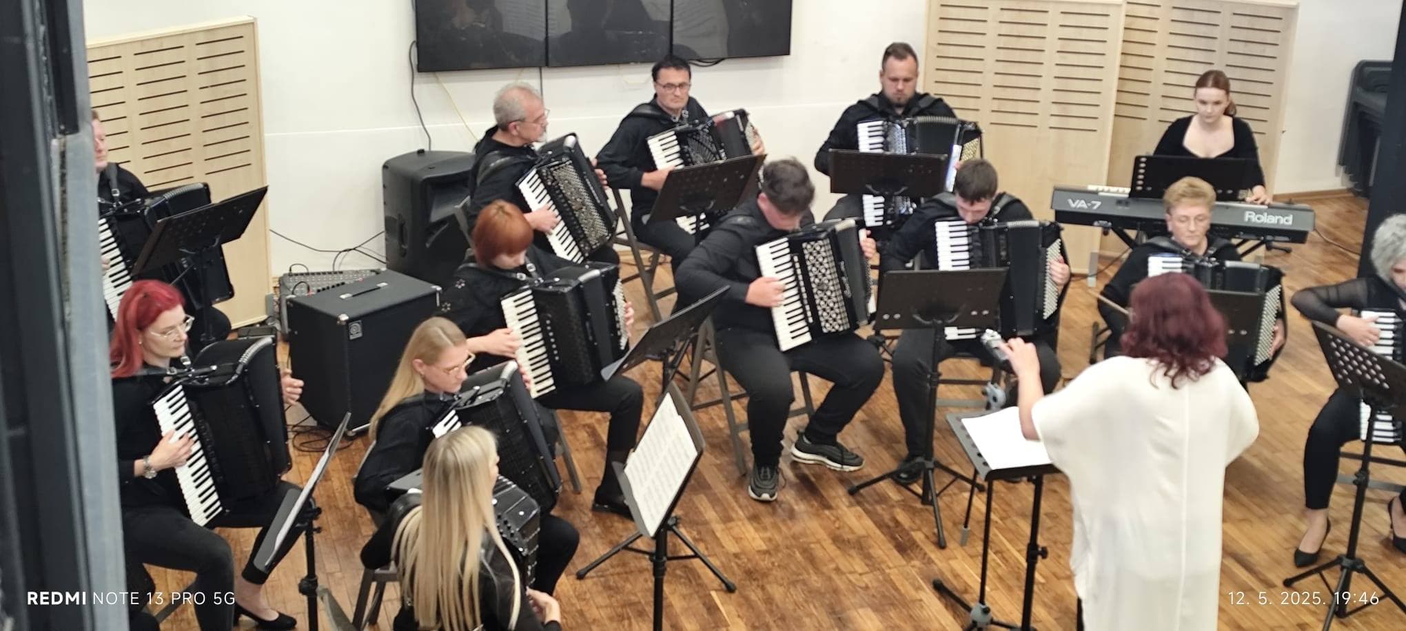 Koncert Brodskog harmonikaškog orkestra i Orkestra Škole harmonike u Županji