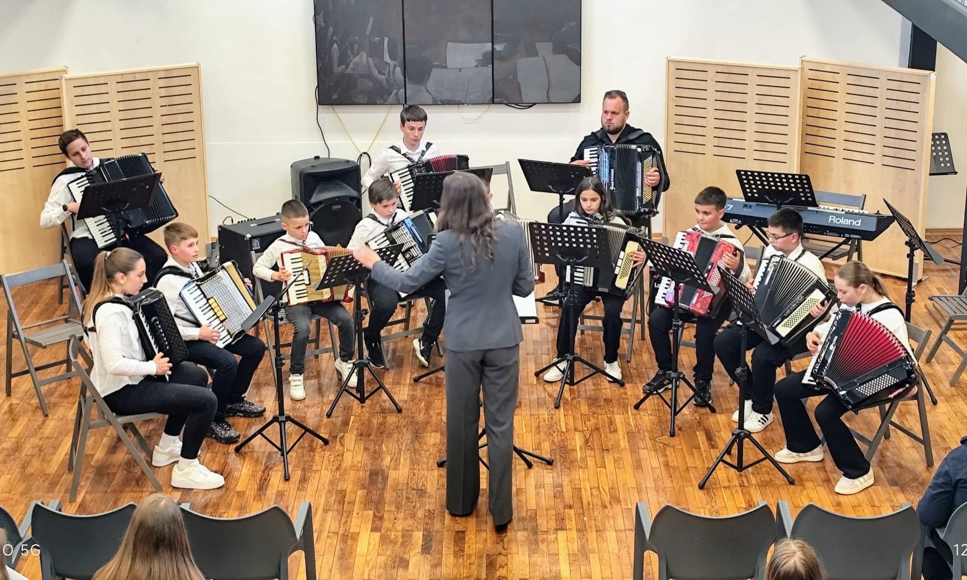 Koncert Brodskog harmonikaškog orkestra i Orkestra Škole harmonike u Županji